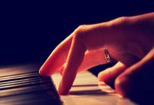 这球巴萨懂！多纳鲁马与队友争论时，基米希快发角球助攻穆西亚拉.